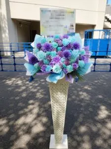 明治神宮野球場へ納品した水色系のフラワースタンド