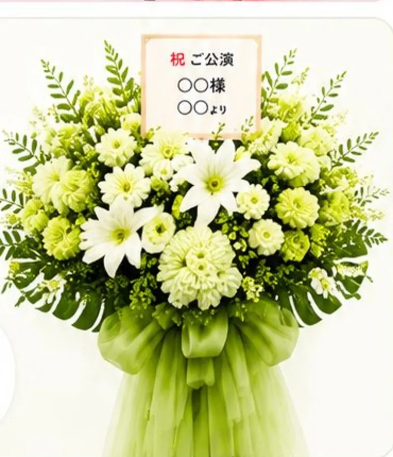 グリーンと白のスタンド花｜仲介料なしでご予算はすべてお花へ